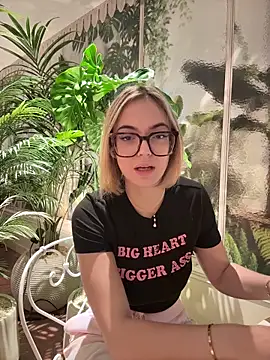 Snapshot of zoeypink chatting on February 2026 07:36:02 AM zoeypink online show from February 2026 07:36:02 AM