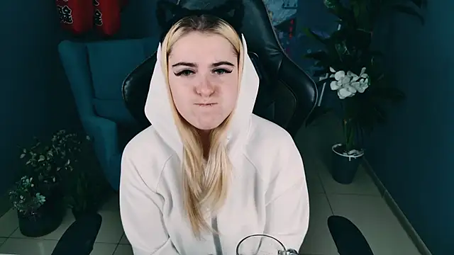 Snapshot of Stef_Nicks chatting on September 2025 05:22:01 AM Stef Nicks online show from September 2025 05:22:01 AM