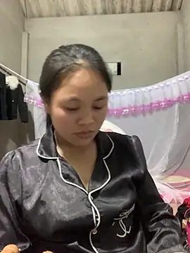 NhuFox online show from October 2025 12:58:01 PM