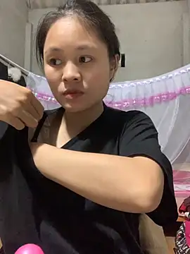 NhuFox online show from October 2025 01:31:02 PM