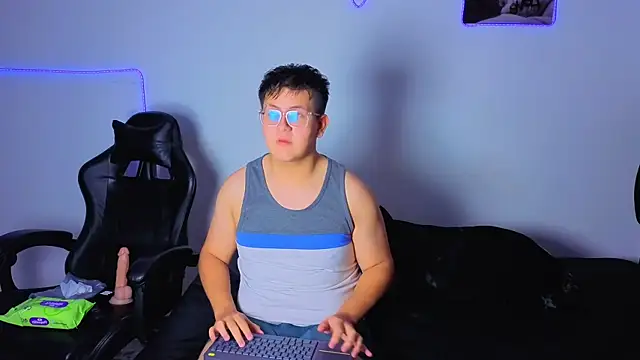 Snapshot of Ryan_Doretti chatting on November 2025 11:07:02 PM Ryan Doretti online show from November 2025 11:07:02 PM