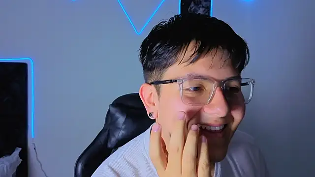 Snapshot of Ryan_Doretti chatting on December 2025 08:17:01 PM Ryan Doretti online show from December 2025 08:17:01 PM