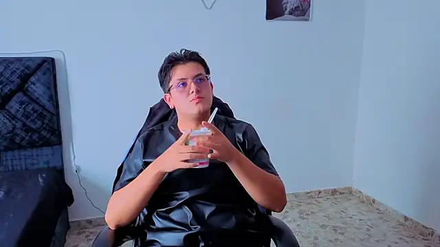 Snapshot of Ryan_Doretti chatting on December 2025 04:02:02 PM Ryan Doretti online show from December 2025 04:02:02 PM