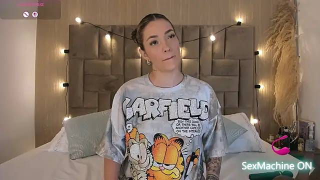 Snapshot of ClaradelMar chatting on September 2025 11:43:01 AM ClaradelMar online show from September 2025 11:43:01 AM