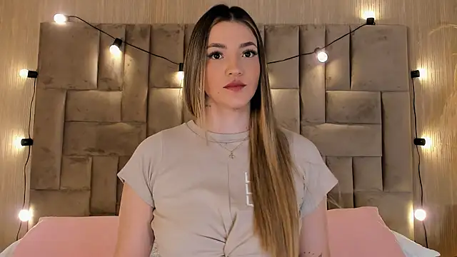 Snapshot of ClaradelMar chatting on October 2025 10:46:02 AM ClaradelMar online show from October 2025 10:46:02 AM