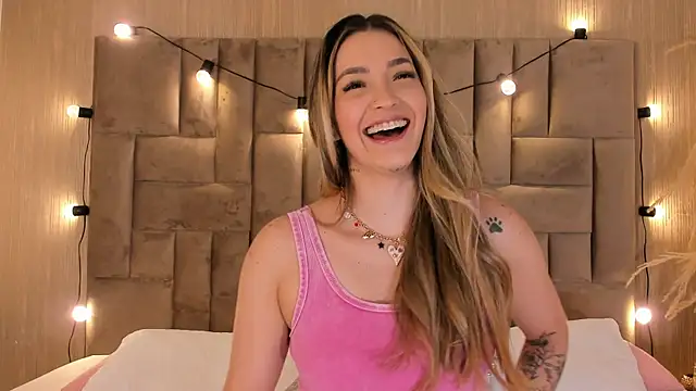 Snapshot of ClaradelMar chatting on October 2025 11:32:02 AM ClaradelMar online show from October 2025 11:32:02 AM