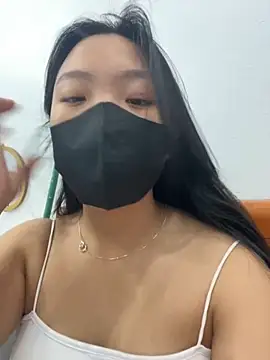 Snapshot of Thuylinh05 chatting on October 2025 03:32:01 PM Thuylinh05 online show from October 2025 03:32:01 PM