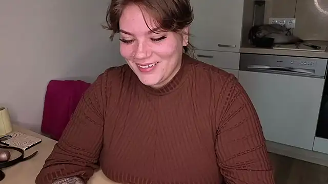 Snapshot of MaeNoir chatting on October 2025 02:17:02 PM MaeNoir online show from October 2025 02:17:02 PM