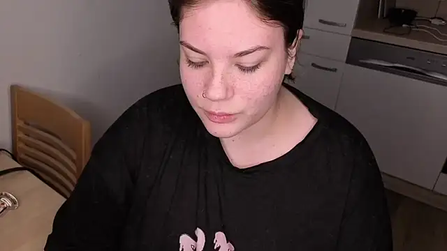 Snapshot of MaeNoir chatting on November 2025 09:59:01 PM MaeNoir online show from November 2025 09:59:01 PM