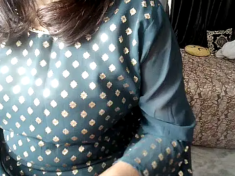 Snapshot of Anaconda-Mall chatting on October 2025 04:50:01 PM Anaconda-Mall online show from October 2025 04:50:01 PM