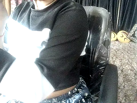 Snapshot of Anaconda-Mall chatting on October 2025 04:24:02 PM Anaconda-Mall online show from October 2025 04:24:02 PM