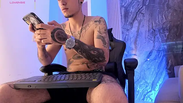 Snapshot of ReyBigx chatting on September 2025 10:10:02 PM ReyBigx online show from September 2025 10:10:02 PM