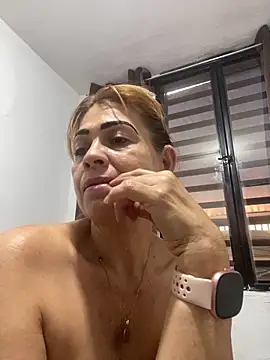 Sexysquirtmommy online show from May 2026 10:04:02 PM