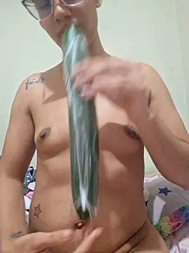 Snapshot of RavenShyfit chatting on November 2025 08:53:01 PM RavenShyfit online show from November 2025 08:53:01 PM