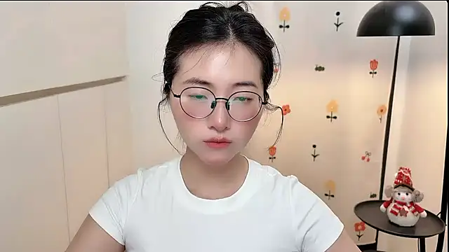 Snapshot of Rosalind_xixi chatting on April 2026 01:05:02 PM Rosalind xixi online show from April 2026 01:05:02 PM