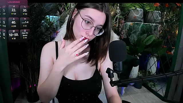 Snapshot of AnnyNextDoor chatting on October 2025 08:25:02 AM AnnyNextDoor online show from October 2025 08:25:02 AM