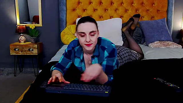 Jessica White  online show from April 2026 03:41:01 AM