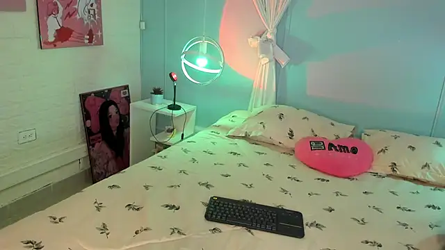 Hannahpage online show from October 2025 12:09:01 PM