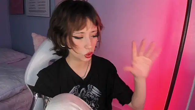 Hannahpage online show from April 2026 05:30:01 PM