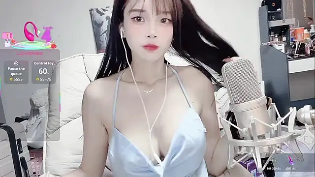 Snapshot of twlilybae chatting on March 2026 12:08:01 PM twlilybae online show from March 2026 12:08:01 PM