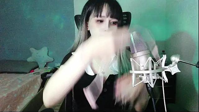 twlilybae online show from June 2026 12:44:02 PM