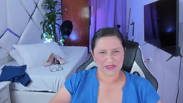 Snapshot of KikaDuque chatting on November 2025 07:14:01 PM KikaDuque online show from November 2025 07:14:01 PM