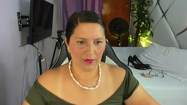 Snapshot of KikaDuque chatting on November 2025 07:24:02 PM KikaDuque online show from November 2025 07:24:02 PM