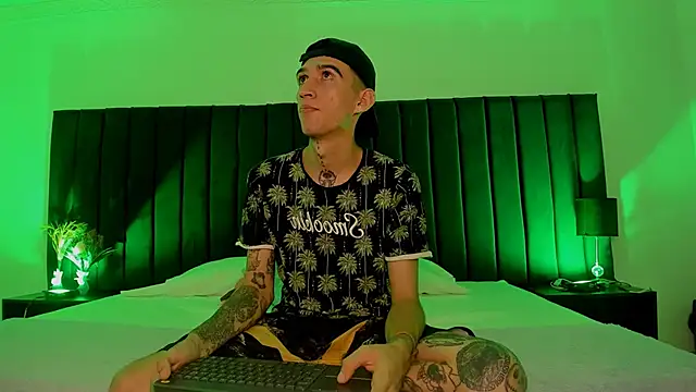dominik thompson777 online show from September 2025 02:35:01 AM