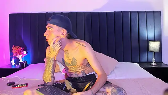 dominik thompson777 online show from September 2025 05:11:02 AM