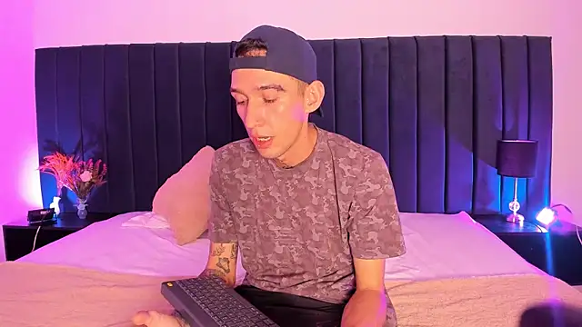 dominik thompson777 online show from September 2025 05:23:01 AM