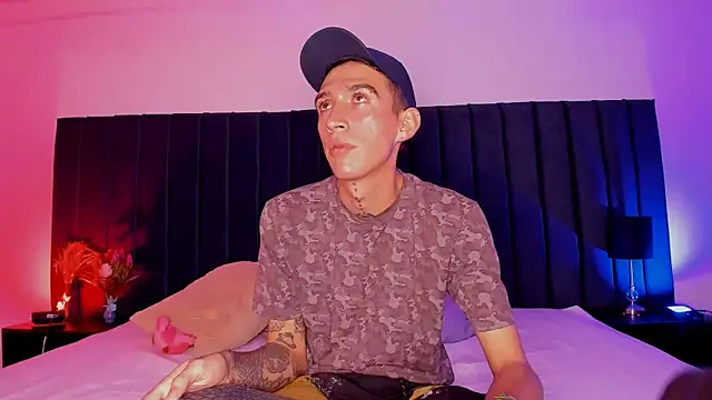 dominik thompson777 online show from October 2025 05:13:01 AM