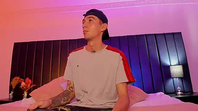 dominik thompson777 online show from October 2025 03:16:02 AM