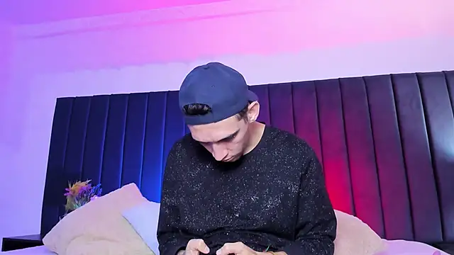 dominik thompson777 online show from October 2025 09:19:02 AM