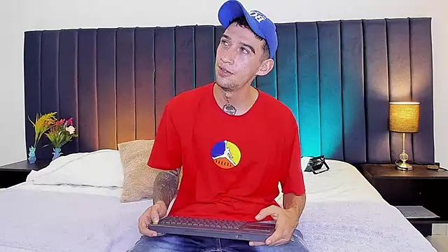 dominik thompson777 online show from October 2025 11:12:02 PM