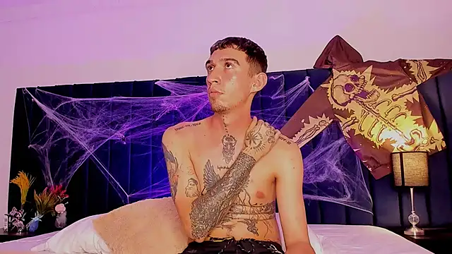 dominik thompson777 online show from November 2025 03:41:01 AM