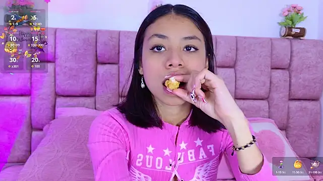 Snapshot of ScarlettLuxe chatting on October 2025 09:53:02 PM ScarlettLuxe online show from October 2025 09:53:02 PM