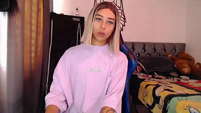 Snapshot of Sweet-Cris chatting on October 2025 02:13:01 PM Sweet-Cris online show from October 2025 02:13:01 PM