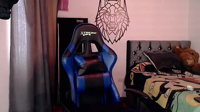 Snapshot of Sweet-Cris chatting on October 2025 02:28:01 PM Sweet-Cris online show from October 2025 02:28:01 PM