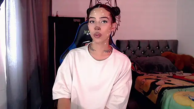 Snapshot of Sweet-Cris chatting on October 2025 06:52:01 PM Sweet-Cris online show from October 2025 06:52:01 PM