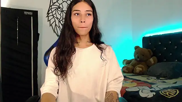 Snapshot of Sweet-Cris chatting on November 2025 05:25:01 PM Sweet-Cris online show from November 2025 05:25:01 PM