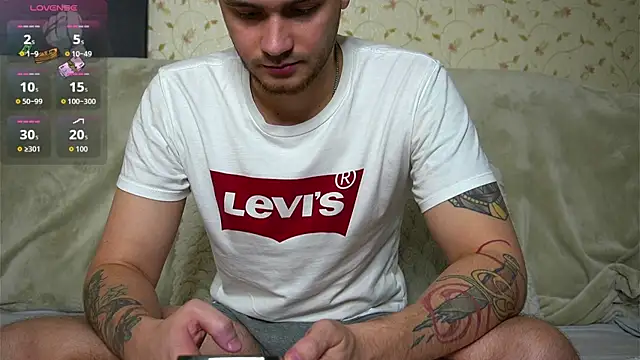 johnstoneisland online show from November 2025 09:25:01 PM