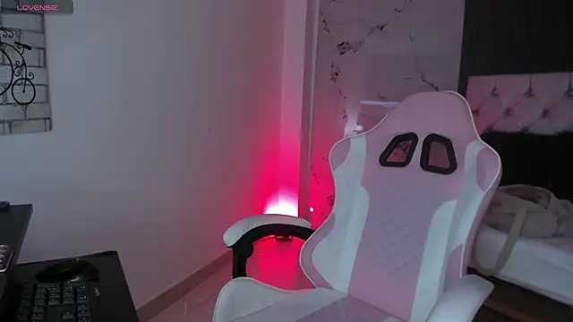 Snapshot of chloesagee chatting on October 2025 10:18:01 PM chloesagee online show from October 2025 10:18:01 PM