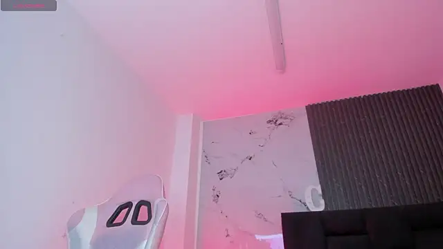 chloesagee online show from June 2026 10:19:02 PM