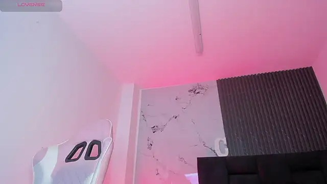 chloesagee online show from June 2026 12:30:01 AM