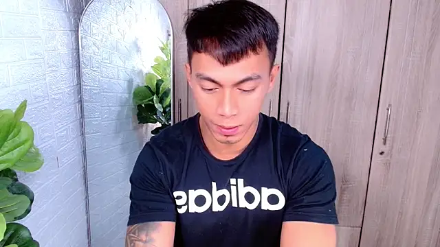 PinooyMilker online show from November 2025 06:33:01 AM