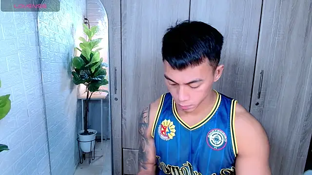 PinooyMilker online show from December 2025 01:04:02 PM