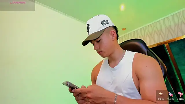 Snapshot of Draven_Marceaux chatting on September 2025 11:21:02 AM Draven Marceaux online show from September 2025 11:21:02 AM