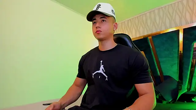 Snapshot of Draven_Marceaux chatting on September 2025 11:21:01 AM Draven Marceaux online show from September 2025 11:21:01 AM