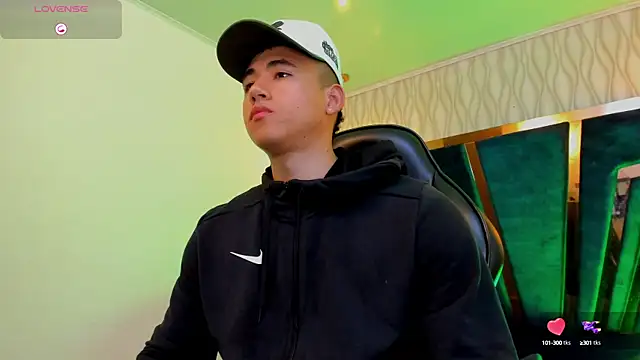 Snapshot of Draven_Marceaux chatting on September 2025 12:27:02 PM Draven Marceaux online show from September 2025 12:27:02 PM