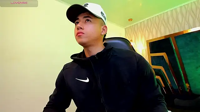 Snapshot of Draven_Marceaux chatting on September 2025 11:45:01 AM Draven Marceaux online show from September 2025 11:45:01 AM